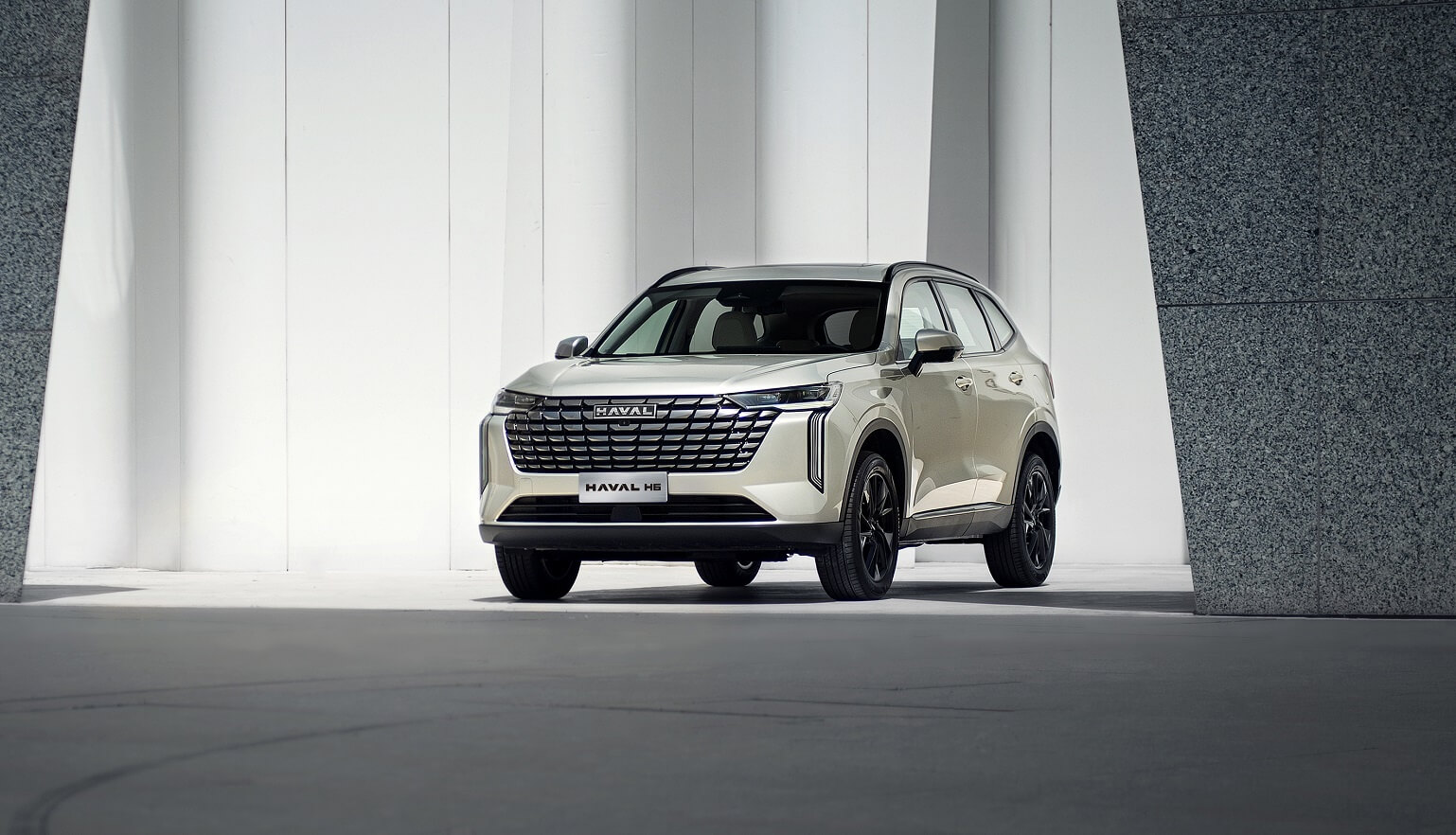 ВОСХИТИТЕЛЕН С ЛЮБОГО РАКУРСА